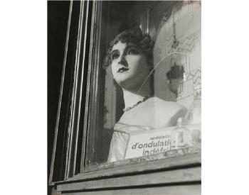 Dora Maar, Mannequin en vitrine (1935)